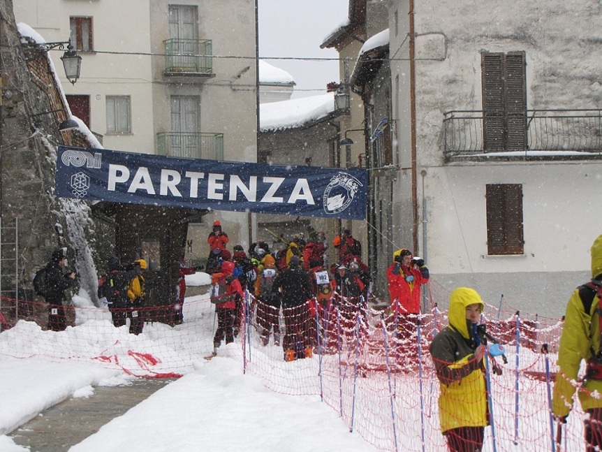 La traversata alta del Gran Sasso (da lontano)